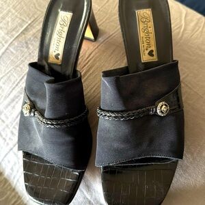 Women Brighton heeled shoe
Tyra 9M